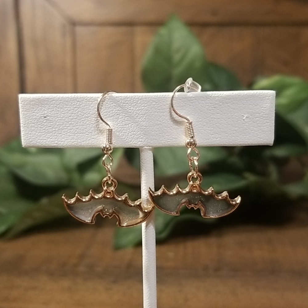 ✨Handmade✨ Halloween Grey Bat Earrings - Picture 2 of 2
